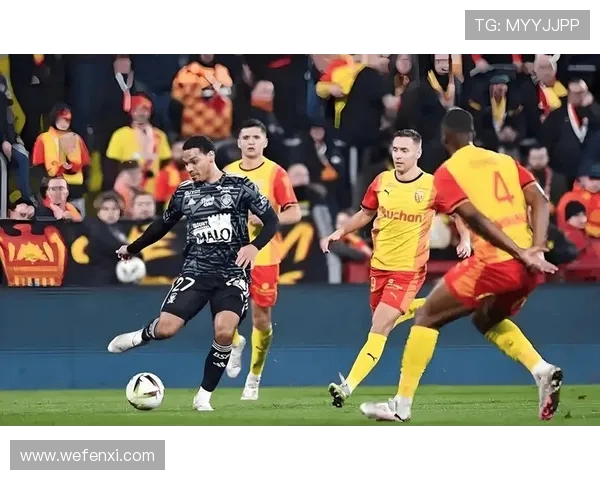 法甲首轮里昂小胜朗斯 迎来新赛季开门红